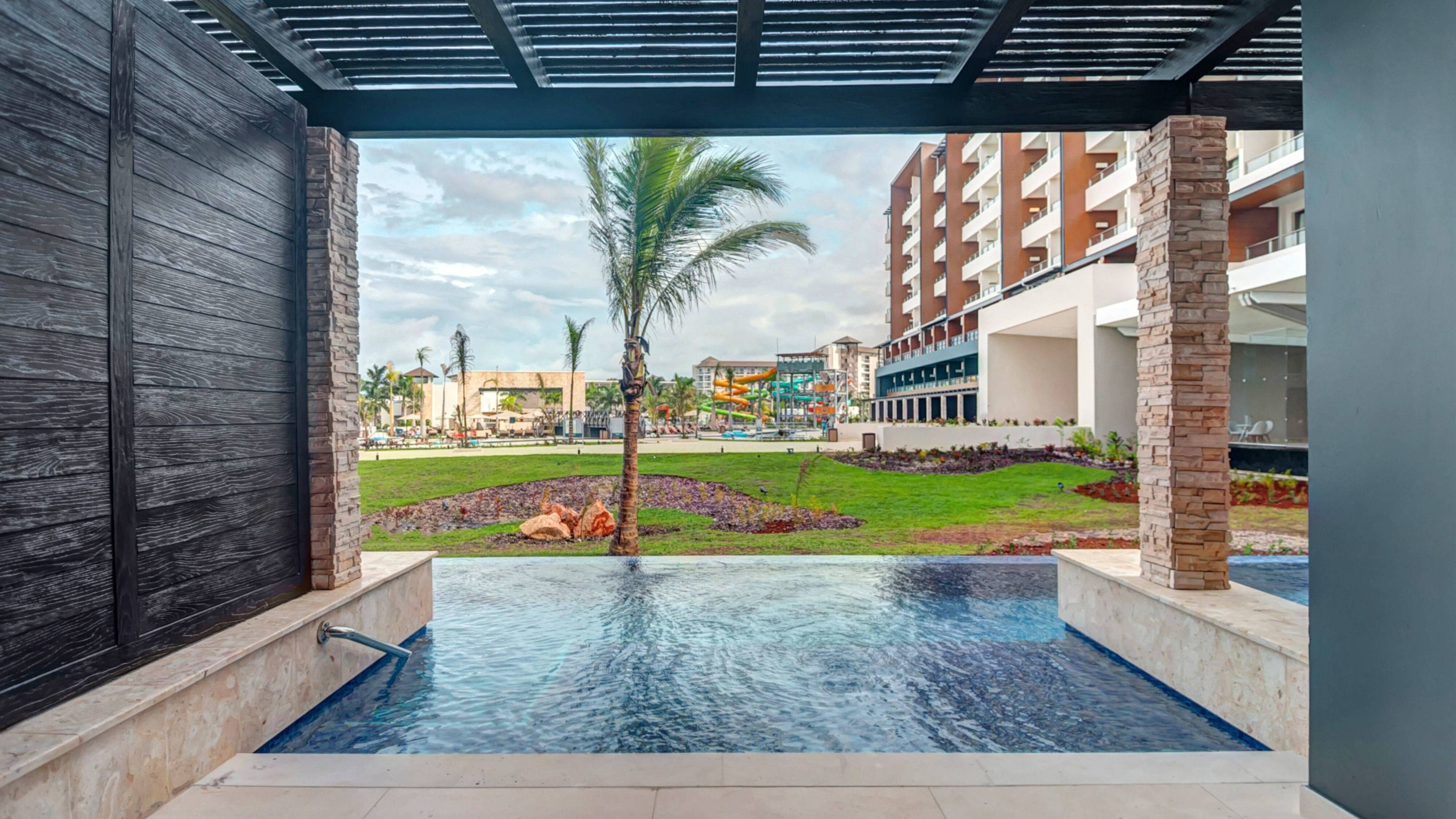 Uninterrupted Pool Access: Swim Out Living