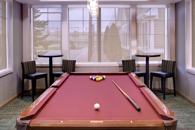 Saginaw hotel with billiards room