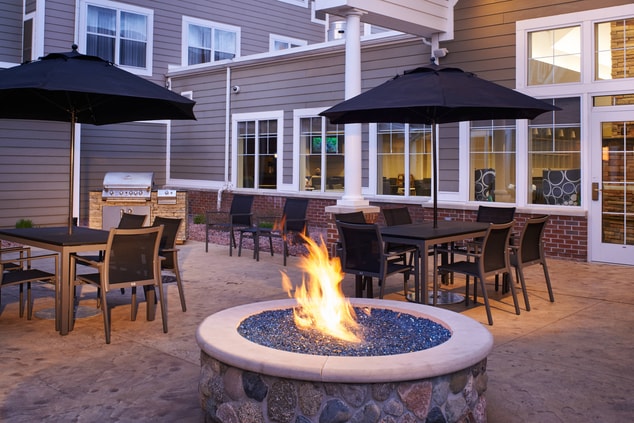 Saginaw hotel outdoor fire pit