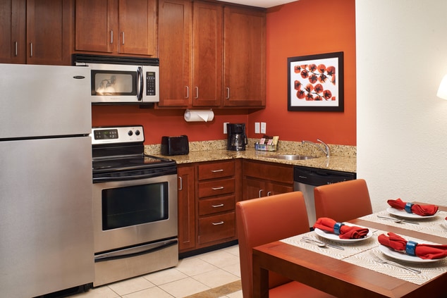 Saginaw hotel suite with kitchen
