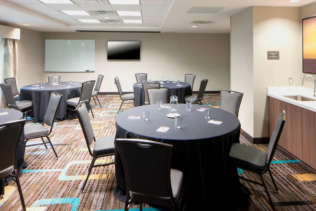 Major Meeting Room - Banquet Setup