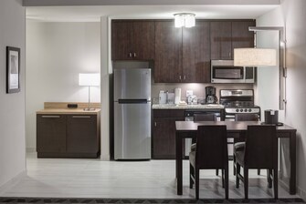 Suite mit einem Schlafzimmer – komplett ausgestattete Küche