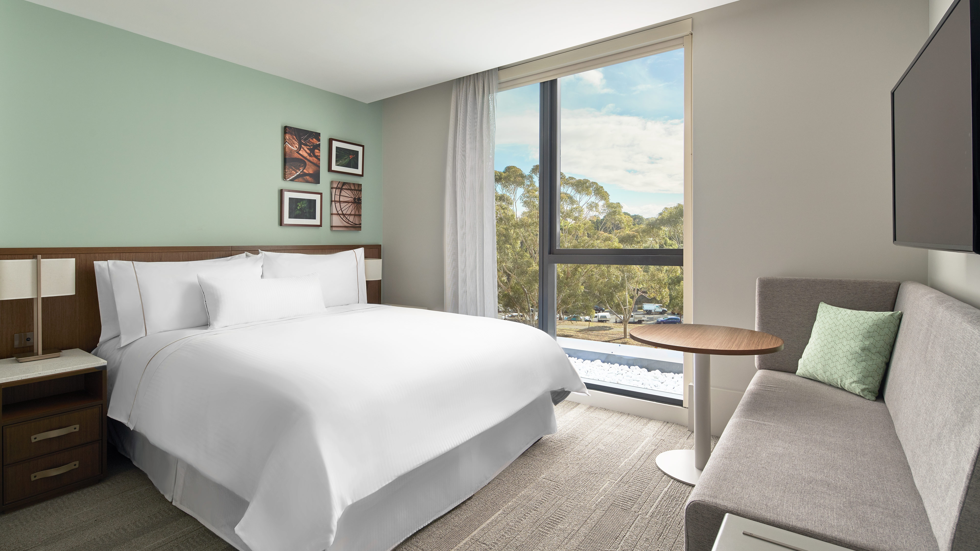 King bed with view