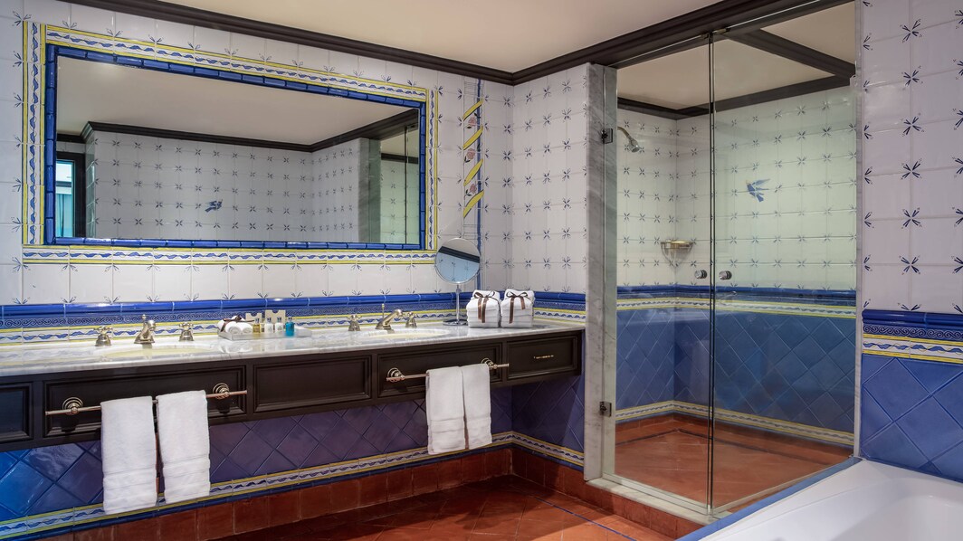 Гостевая ванная комната пентхауса Hacienda