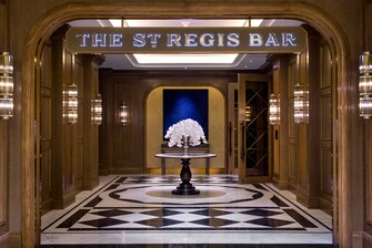 Bar The St. Regis, entrada