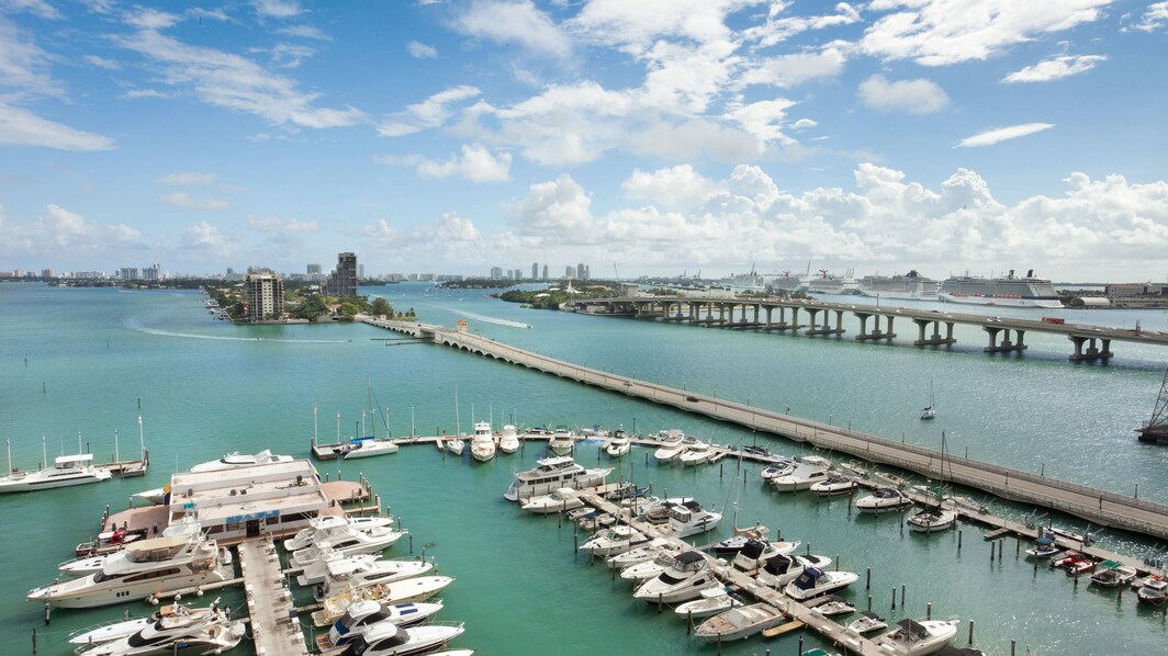 Vista a la bahía del puerto de Miami
