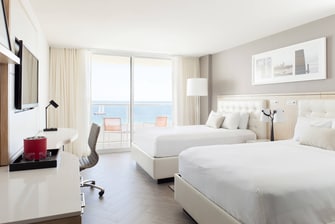 Quartos de hotel em frente ao mar de South Beach