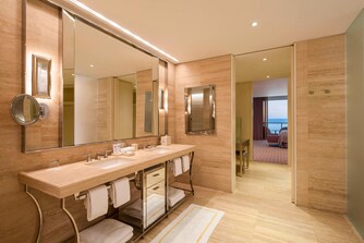 Imperial Suite - Master Bathroom