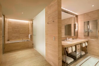Atlantic Oceanfront Suite - Master Bathroom