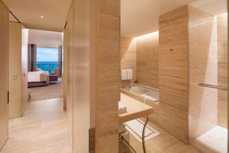 Grand Luxe Oceanfront King Bathroom