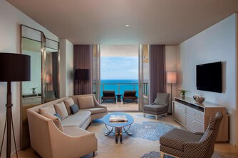 Royal Oceanfront Suite - Living Room