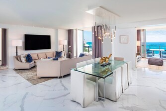 Sky Palace Suite - Living Room