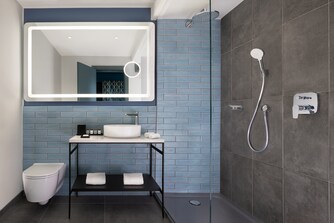  Guest Bathroom – Walk-In Shower