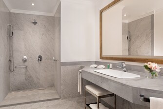 Bagno della camera Grand Deluxe Contemporary accessibile - Cabina doccia