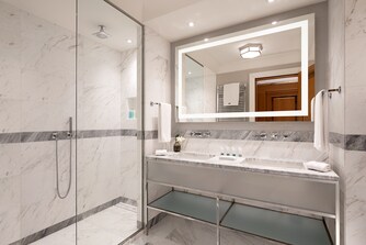 Bagno della suite Diplomatic – Cabina doccia