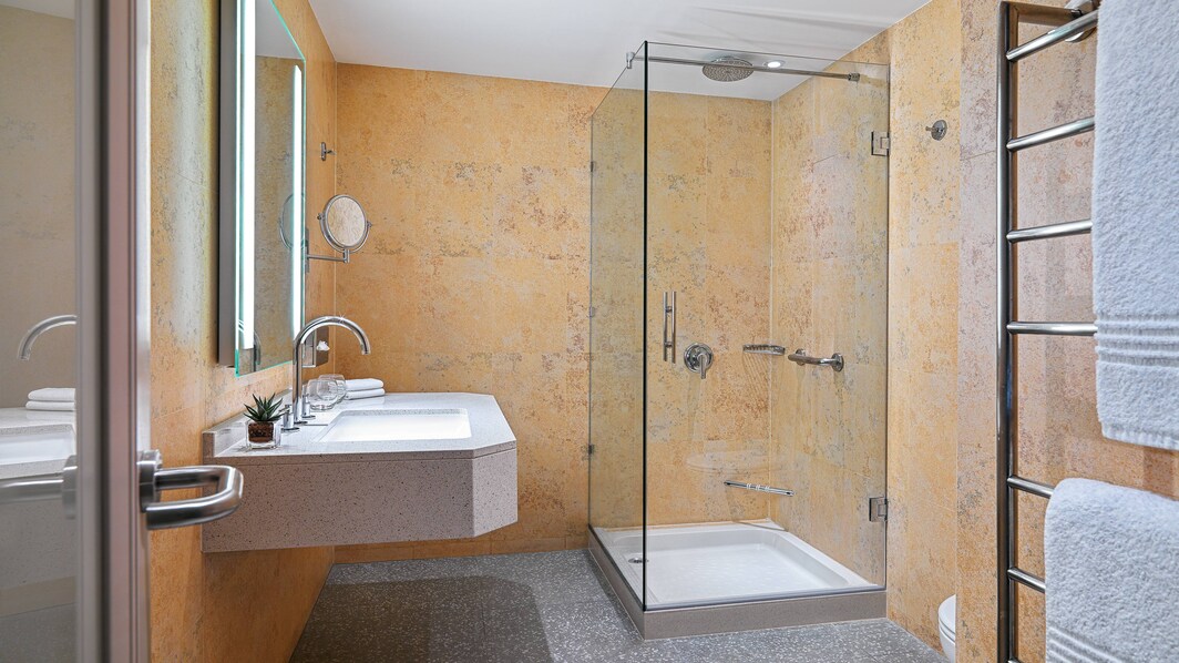 Представительский люкс (панорамный вид) – ванная комната