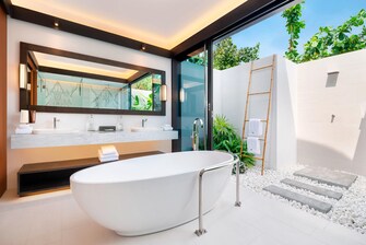 Island Suite mit Pool – Badezimmer