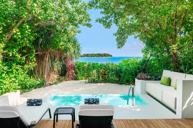 Beach Villa with Pool - Deck