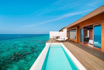 Villa auf dem Wasser mit Pool – Terrasse