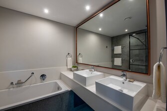 King Larger Guest Room - Bathroom