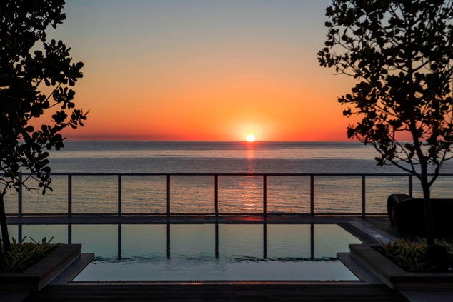 Pôr do sol na piscina privativa da cobertura – Paradise by Sirene Experience
