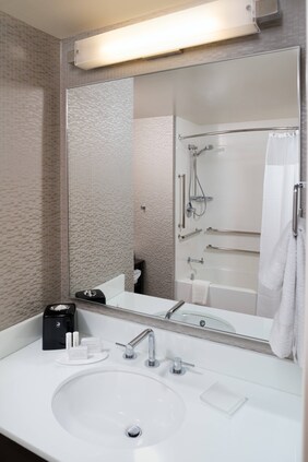 Accessible bathroom in Minneapolis hotel