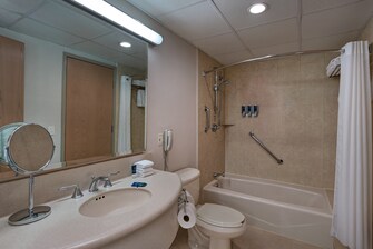 Executive Junior Suite Bathroom