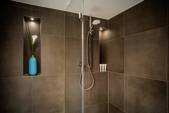 Deluxe Badezimmer – bodengleiche Dusche