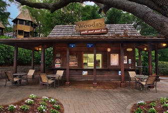 Woodsy Grill & Pool Bar