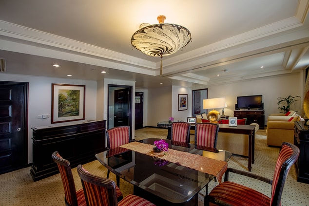 Crown Suite - Living Room