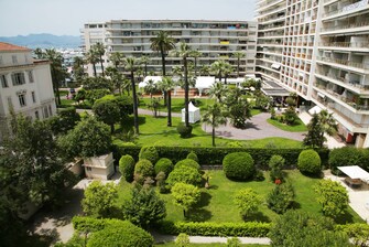 Chambre avec vue sur le jardin de notre hôtel de Cannes