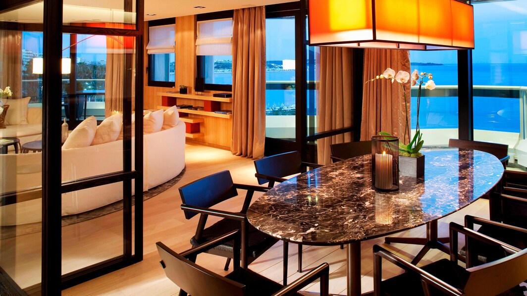 Luxury suite in Cannes hotel