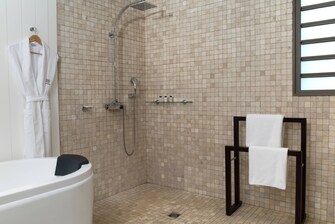 Salle de bain accessible aux personnes à mobilité réduite