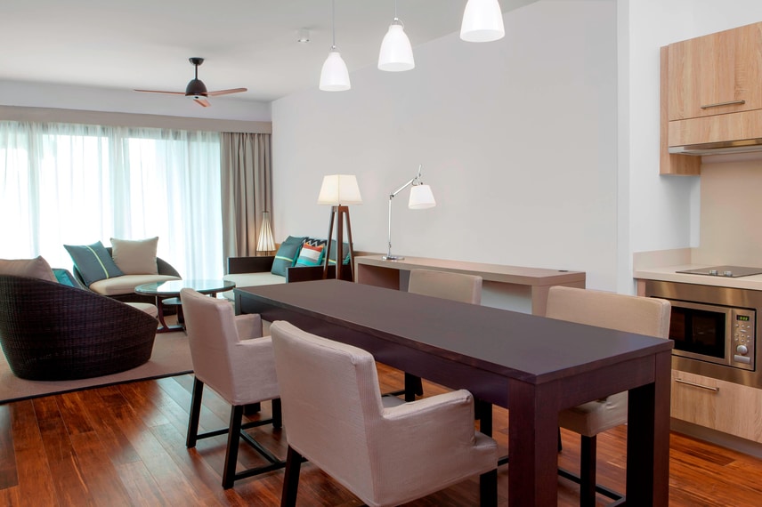 Traditional Domain or Superior Golf Suite - Dining Area