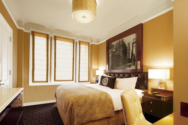 غرفة تضم سرير كينج في فندق مانهاتن ميد تاون