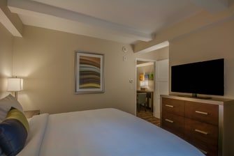 King One-Bedroom Suite Bedroom