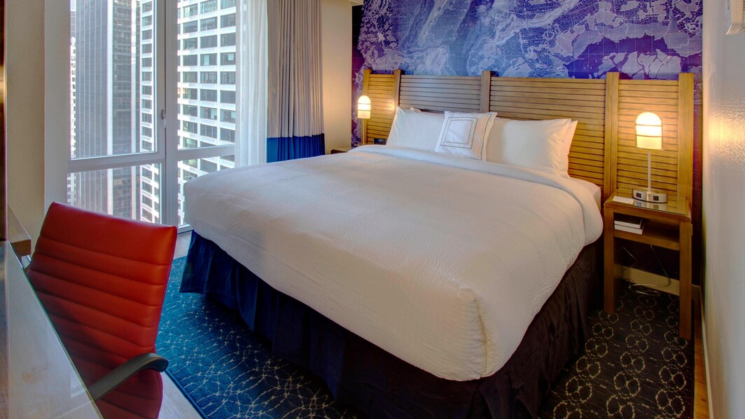 King Bed Room Manhattan Hotel