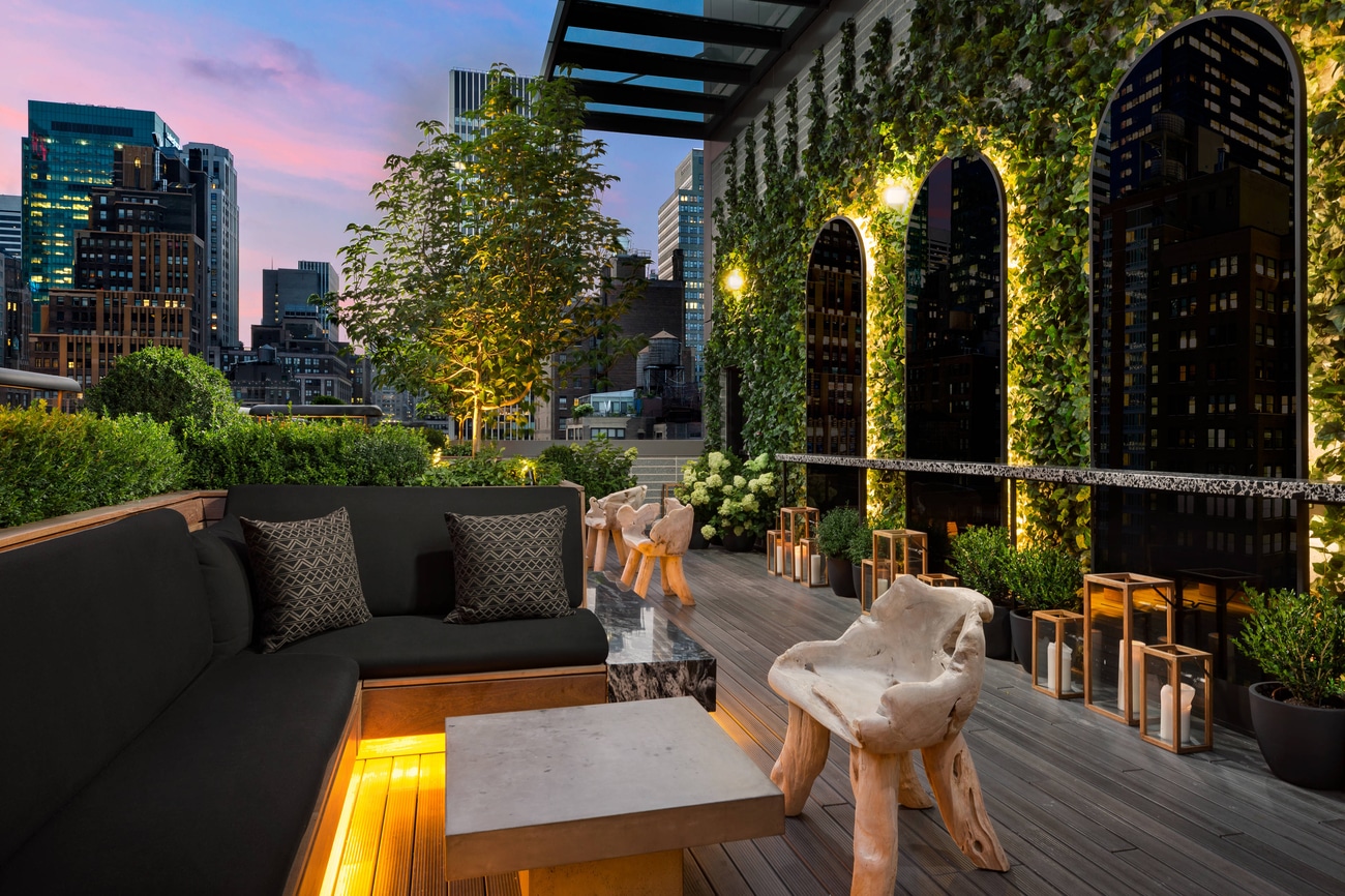 Castell Rooftop Lounge Patio