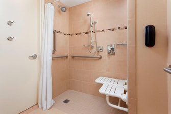 Salle de bains accessible aux personnes à mobilité réduite