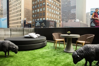 Habitación con terraza y vista a Times Square