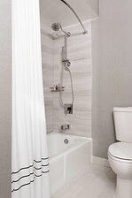 Ванная комната – совмещенные ванна и душ