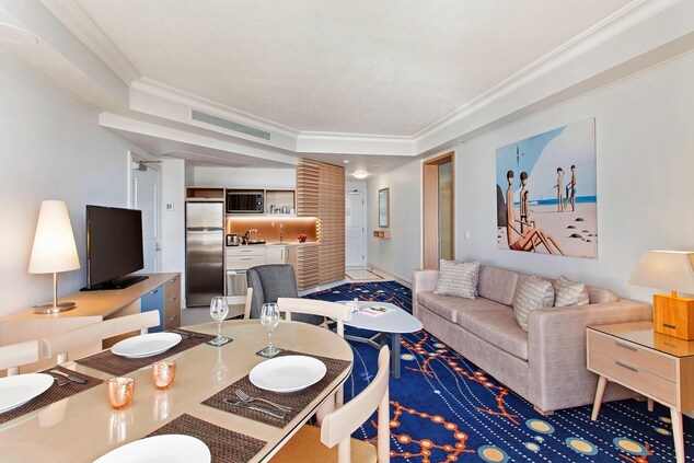 Lagoon View Suite - Living/Dining Area
