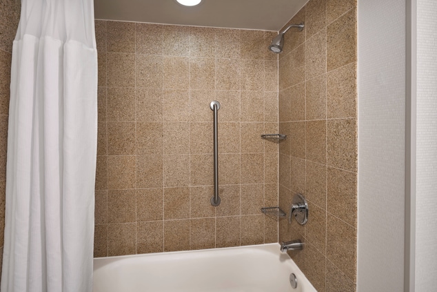 Guest Bathroom - Tub/Shower