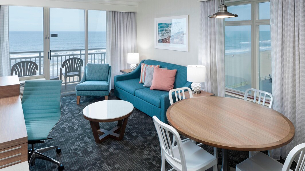 King Oceanfront Corner Suite - Living Room