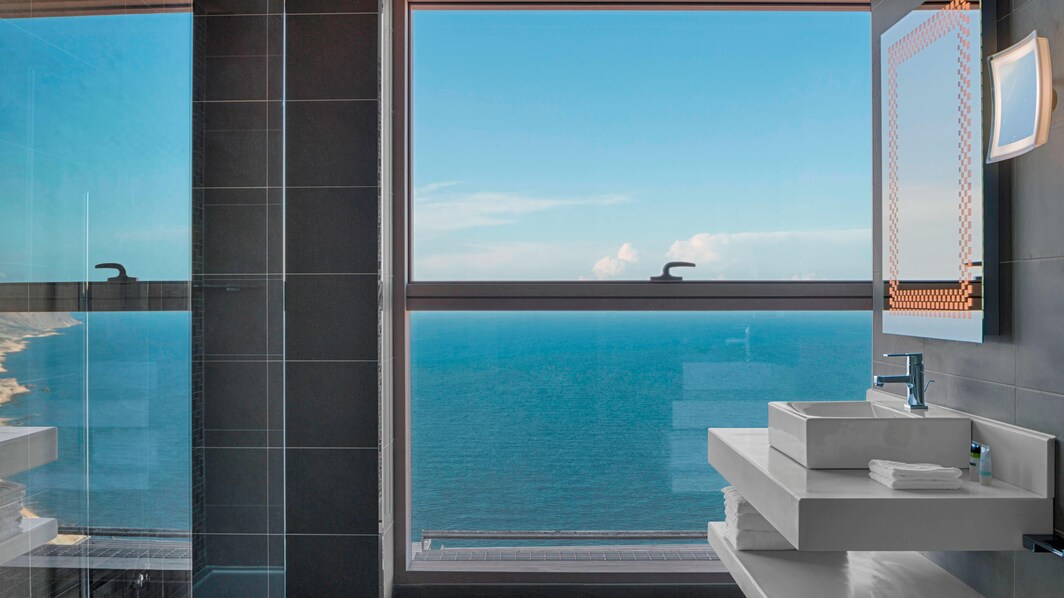 Suite – Blick aufs Meer vom Badezimmer