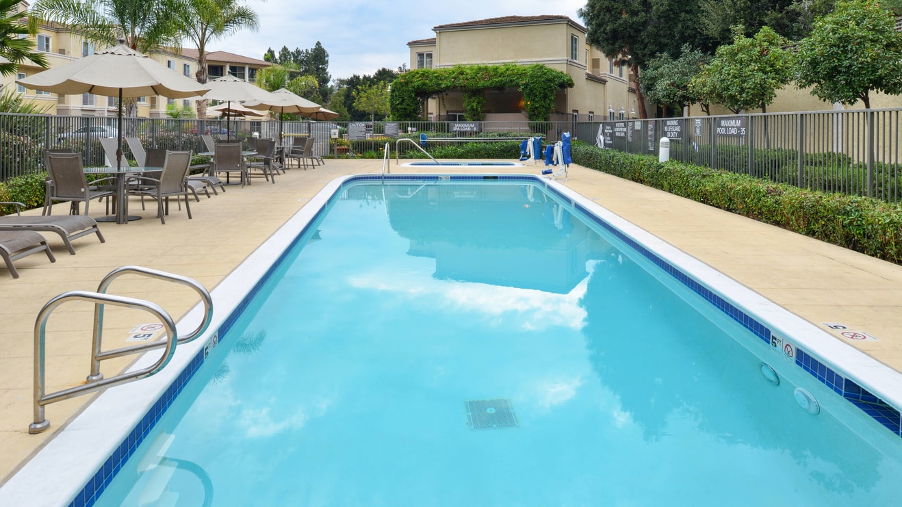 extended stay Marriott Palo Alto hotel with outdoor pool