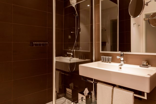 Hotel Guest Bathroom in Le Bourget