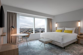 Zimmer mit Kingsize-Bett – Blick auf Gare de Lyon
