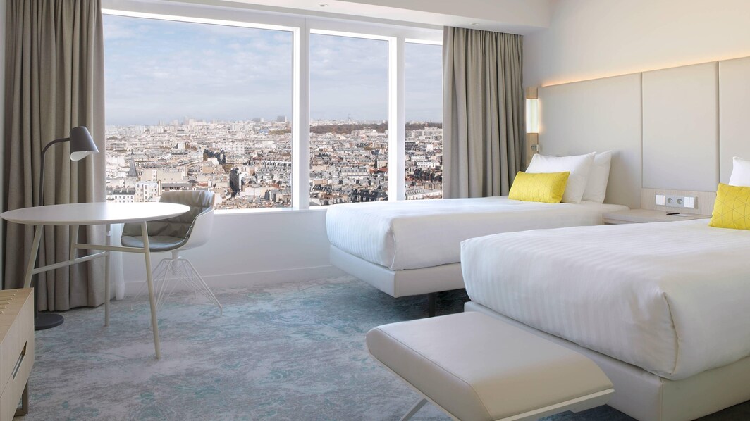Номер с 2 односпальными кроватями и видом на Париж