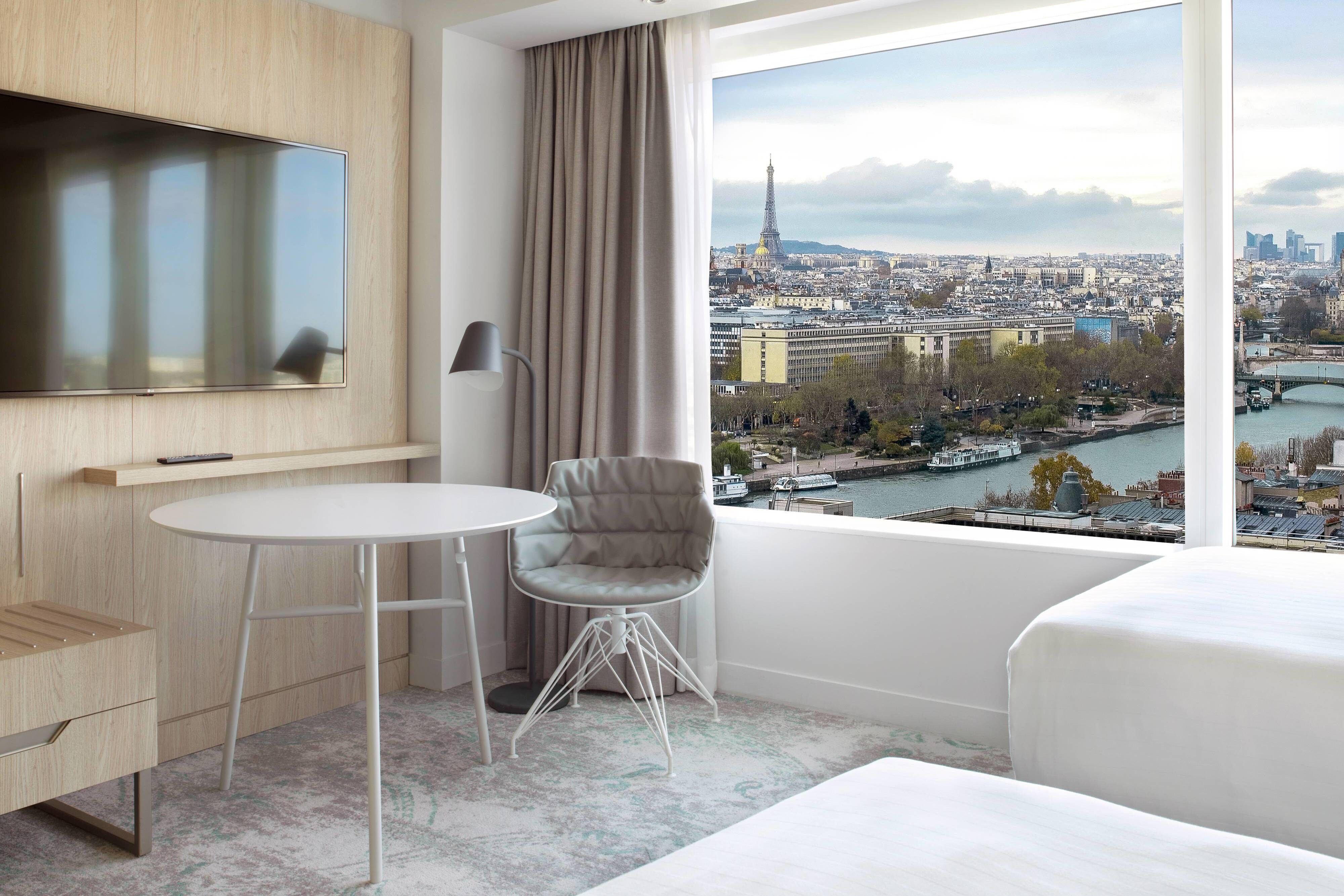 Twin/Twin Eiffel Tower View Guest Room